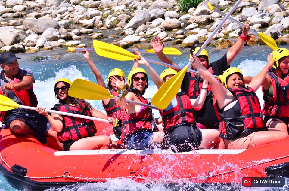 Köprülü Kanyon rafting turunda misafir grubu
